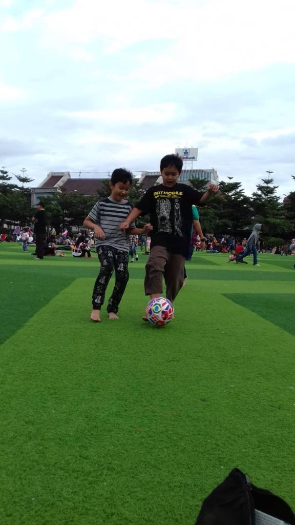 sepakbola di alun2